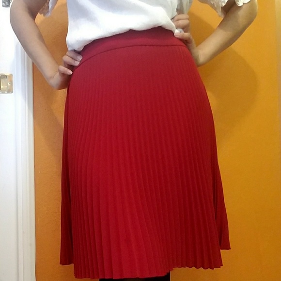 Calvin Klein Dresses & Skirts - Calvin Klein beautiful Skirt Red Sz 2P